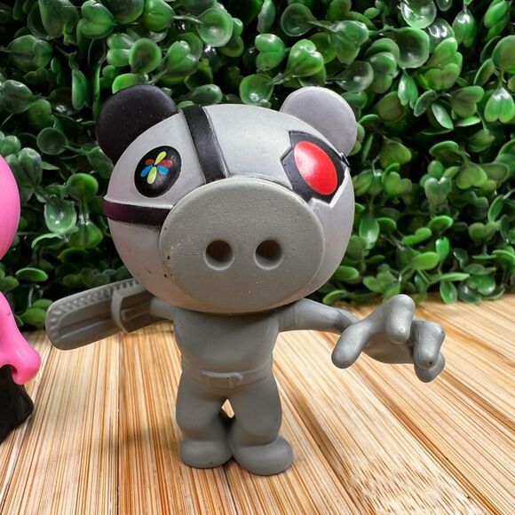 PIGGY Roblox Collectible Figures Series 1 Bundle ROBBY CHASE Rare Clowny - Picture 6 of 14